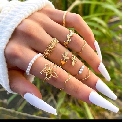 Gold fashion rings set
