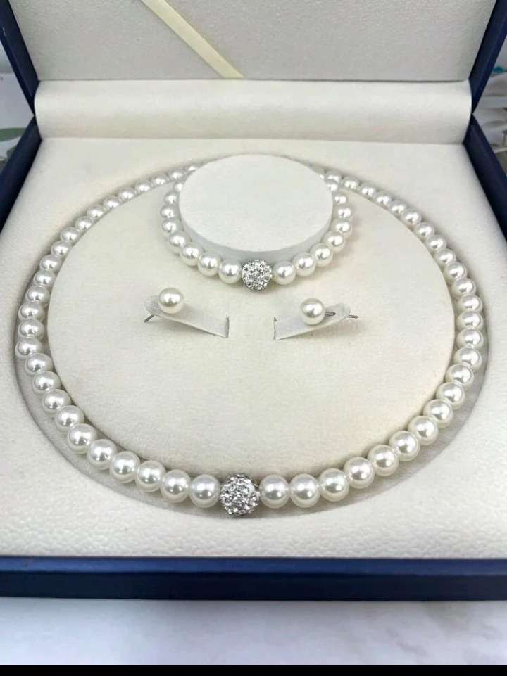 Pearl necklace set